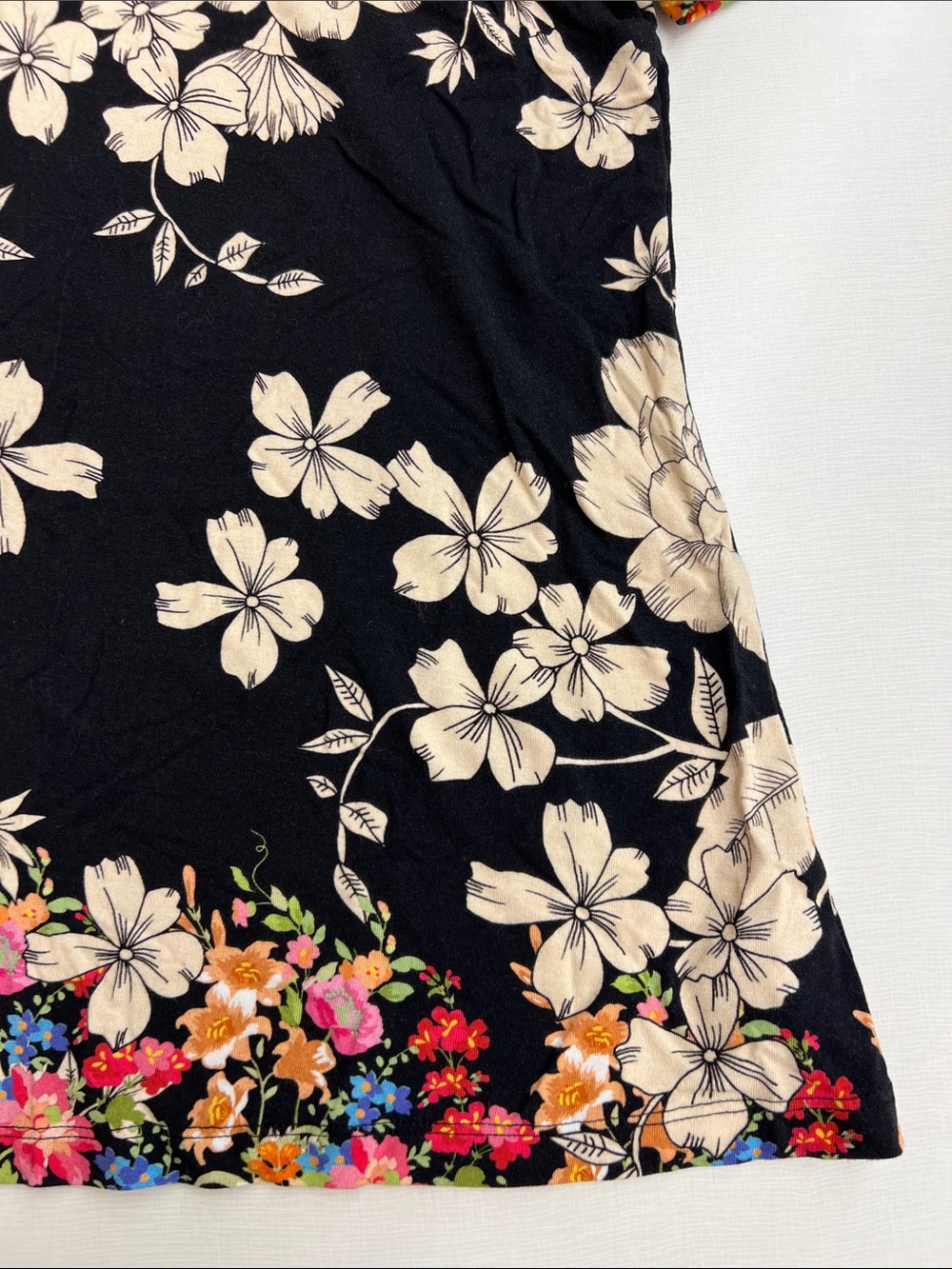 Johnny Was redland favorite bamboo stretch knit floral print v-neck short sleeve - Picture 5 of 8